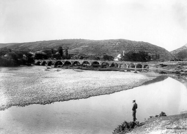 Buna_kameni_most_1896.jpg