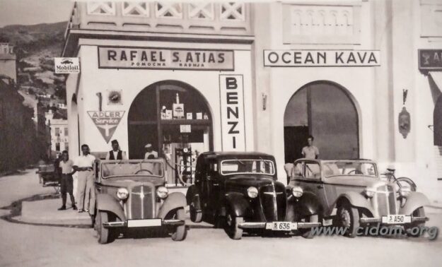 Musala_1938_pored_pumpe_Rafael_Atijas_je_držao_zastupnistvo_za_ADLER_koji_je_u_to_doba_bio_kao_i_Mecedes.jpg